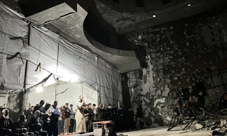 Nën minaretë e shkatërruara, Gaza mban namazin e parë të taravisë pas luftës