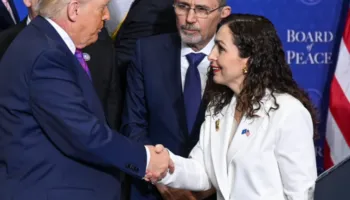 “Nëse keni konflikte me Serbinë, më telefononi mua”/ Osmani për deklaratën e Trump: Kosova sot ndjeu peshën e garancisë amerikane!