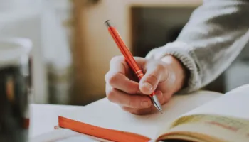 Nëse keni pyetur ndonjëherë/ Ja 10 shenjat kryesore të përkthimeve të dobëta