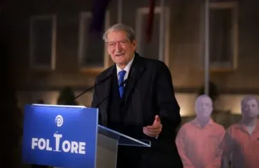 “Nesër e gjithë Shqipëria në Tiranë”, Berisha thirrje policisë: Bashkohuni me ne, të largojmë këtë qeveri të..