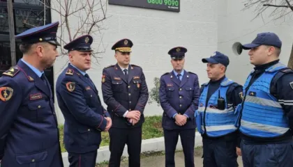 Neutralizuan dhe kapën 58-vjeçarin që grabiti bankën/ Proda takon dy efektivët: Shembulli që përfaqëson Policia e Shtetit