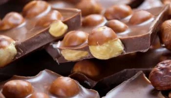 Nga çokollata te kafeja, zbuloni ushqimet që shtojnë sekrecionet dhe përkeqësojnë shëndetin e fytit