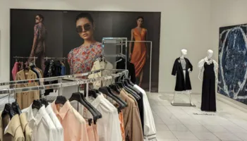 Nga emigrimi te inflacioni, pse shqiptarët po blejnë më pak rroba e këpucë