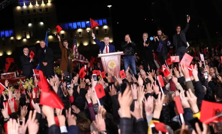 Nga Ilir Meta: 𝐓𝐞𝐳𝐚𝐭 𝐞 𝐄𝐝𝐢 𝐑𝐚𝐦𝐞̈𝐬 𝐧𝐮𝐤 𝐦𝐮𝐧𝐝 𝐭𝐚 𝐛𝐚𝐬𝐡𝐤𝐨𝐣𝐧𝐞̈ 𝐨𝐩𝐨𝐳𝐢𝐭𝐞̈𝐧