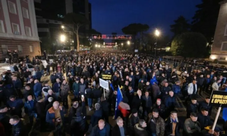 Nga kërkesa për arrestimin e Ballukut te qeveria teknike, mbahet sot protesta kombëtare e opozitës
