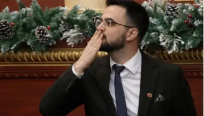 Nga “puthja” për deputetët e PD, te krisja me Lapajn: Endri Shabani flet për herë të parë si Avokat i Popullit