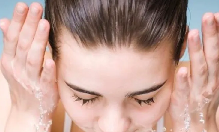 Nga uji i nxehtë te letrat e lagura, gabimet që duhet t’i shmangni për fytyrën