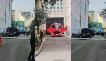 Nis protesta e opozitës/ Berisha mbërrin në selinë blu, 1300 efektivë në gatishmëri para godinës së Kryeministrisë, merren masa me autobotë uji