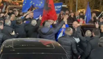 Nis protesta e opozitës/ Berisha mbërrin në selinë blu, 1300 efektivë në terren