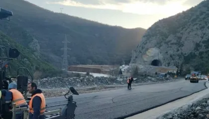 Nis shtrimi me binder në aksin Elbasan-Qafë Thanë, qarkullimi me një sens deri më 20 shkurt