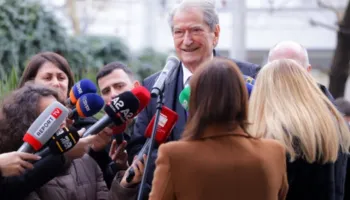 Nisma e PS për ndalimin e pezullimit nga detyra të krerëve të shtetit, Berisha: Nuk e votojmë kurrën e kurrës