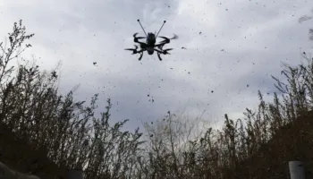 Një dron i paidentifikuar rrëzohet në një bazë ushtarake në Poloninë veriore, mjeti fluturues ra rreth 70 metra larg një depoje municioni