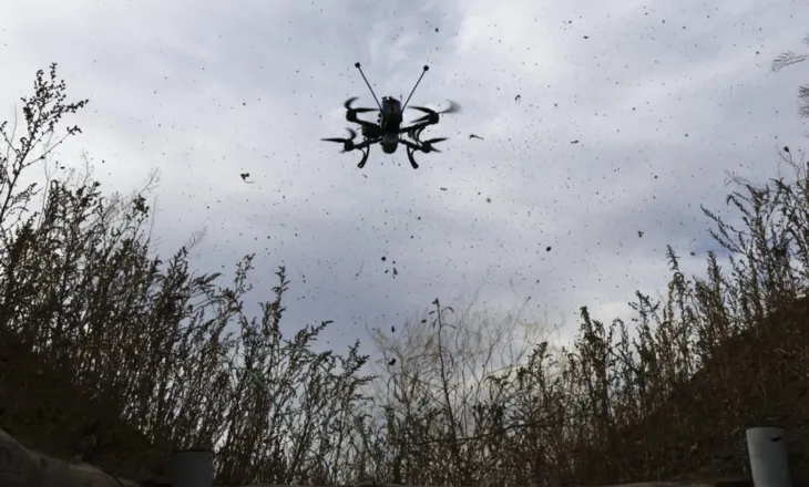 Një dron i paidentifikuar rrëzohet në një bazë ushtarake në Poloninë veriore, mjeti fluturues ra rreth 70 metra larg një depoje municioni