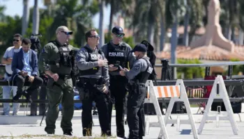 Një person hyn i armatosur në perimetrin e sigurisë së rezidencës së Trump në Mar-a-Lago, vritet nga Shërbimi Sekret