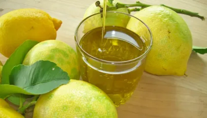 Një ‘shot’ me vaj ulliri dhe limon për lëkurë të pastër? Ja sa funksionon