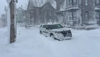 Nju Jorku goditet nga stuhia më e madhe e dëborës në dekadën e fundit, anulohen rreth 1500 fluturime për ditën e nesërme