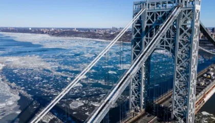 Nju Jorku pushtohet nga dëbora dhe acari, në qytet u regjistruan temperatura 10 gradë më të ulëta se në Antarktidë