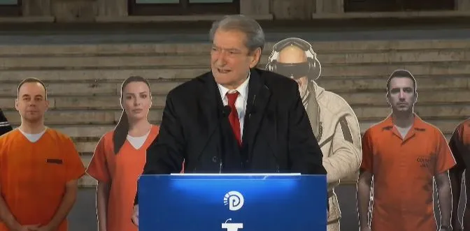 “Nuk do tolerohet asnjë keqtrajtim ndaj qytetarëve”, Berisha: Të rinjtë ishin tmerri i narko-regjimit më 10 shkurt