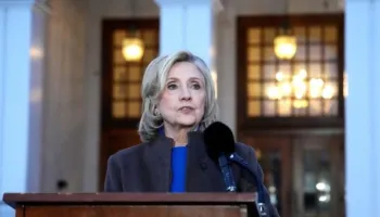 “Nuk e njihja Epstein!” Hillary Clinton dëshmon mbi 6 orë para panelit të Dhomës së Përfaqësuesve