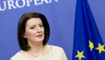 “Nuk jam unë!”/ Mediat e Kosovës raportuan se emri i saj ishte në dosjen “Epstein”, reagon Atifete Jahjaga