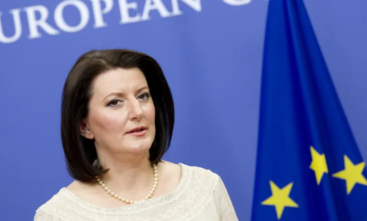 “Nuk jam unë!”/ Mediat e Kosovës raportuan se emri i saj ishte në dosjen “Epstein”, reagon Atifete Jahjaga