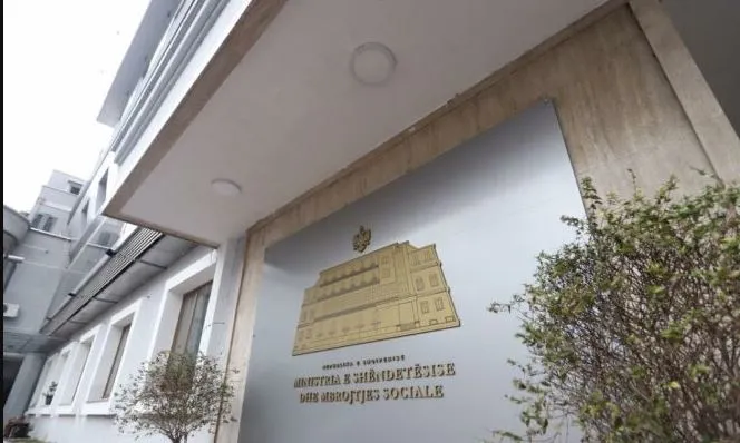 “Nuk ka asnjë rast të konfirmuar”/ Ministria e Shëndetësisë mohon shpërthimin e fruthit në kopshtet e Tiranës