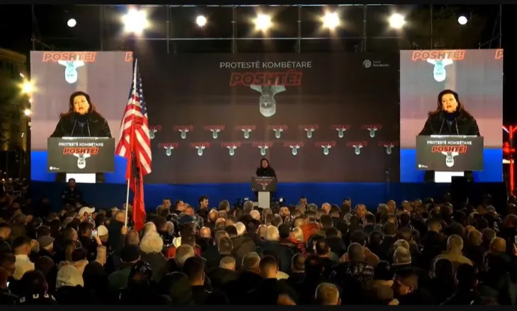 “Nuk patëm frikë, luftuam”, Rajmonda Bulku i bashkohet protestës së PD-së, kujton ditën kur qytetarët rrëzuan bustin e Enver Hoxhës