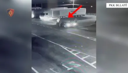 Nuk pranoi të kontrollohej në Bllatë dhe tentoi të largohej me automjet duke rrezikuar jetën e policëve, arrestohet 42-vjeçari