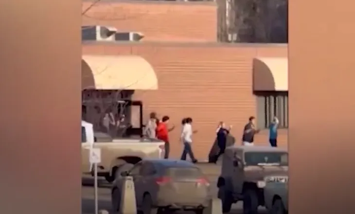 Nxënësit ikin të tmerruar, çfarë ndodhi pak para sulmit me armë në Kanada? Dalin pamjet