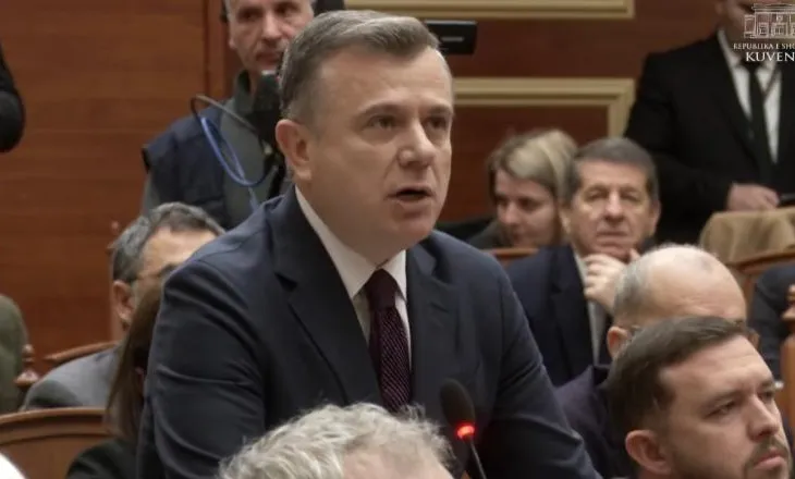 Opozita bllokon sërish foltoren, Balla: Fatkeqësi që PD është katandisur kështu sot, po nuk reflektuat do kalojmë…