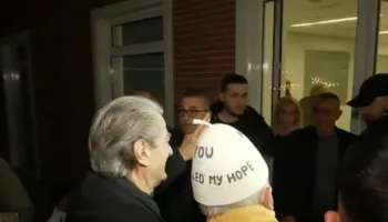 Opozita, protestë-marshim nëpër Tiranë! Berisha pritet nga militantët në selinë blu