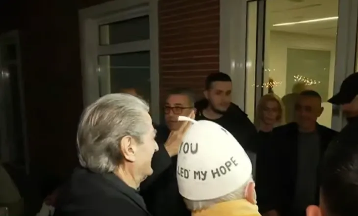 Opozita, protestë-marshim nëpër Tiranë! Berisha pritet nga militantët në selinë blu