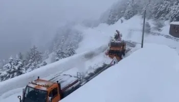 Ortekë dëbore në aksin Qafë Thore-Theth, rruga bllokohet plotësisht për lëvizjen e automjeteve