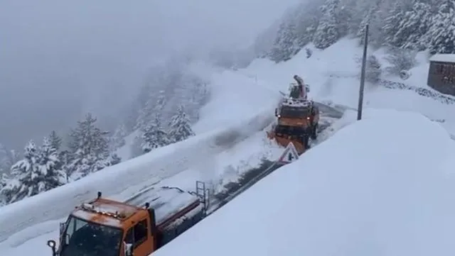 Ortekë dëbore në aksin Qafë Thore-Theth, rruga bllokohet plotësisht për lëvizjen e automjeteve