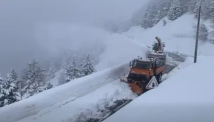 Ortekët bllokojnë aksin Qafë Thore-Theth, ARRSH: Zonë me rrezik të lartë! Nuk lejohet qarkullimi