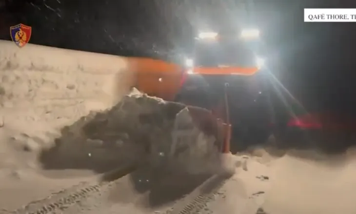 Ortekët e dëborës bllokojnë rrugën, ndalohet qarkullimi i automjeteve në aksin Qafë Thore-Theth