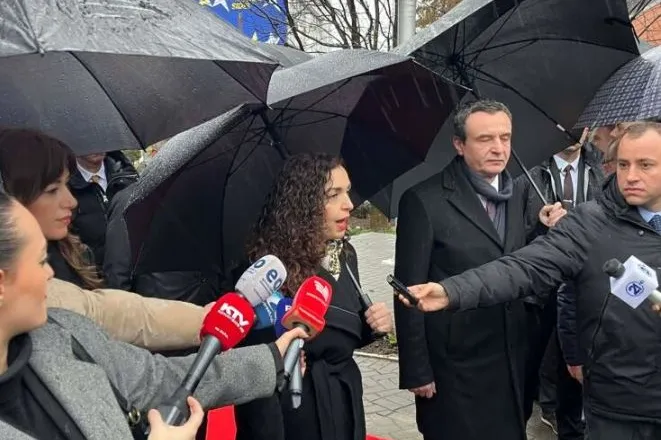 Osmani uron 18-vjetorin e Pavarësisë : Mirënjohje për ata që dhanë jetën për shtetin e pavarur të Kosovës!