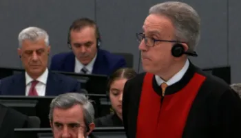 “Padrejtësi ligjore dhe historike”, avokati i Thaçit-gjykatësve: Këta burra duhet t’i prezumoni të pafajshëm, ua kërkon ligji!