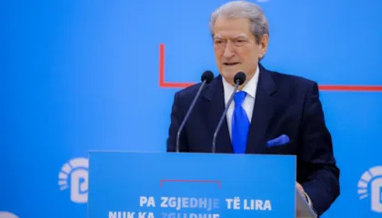 Pak orë para protestës, Berisha u bën thirrje qytetarëve për pjesëmarrje: Të bashkohemi në bulevardet dhe rrugët e Tiranës