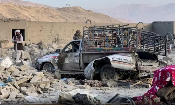 Pakistani kryen sulme ajrore në Afganistan, raportohet për dhjetëra persona të vrarë dhe të plagosur