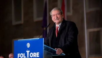 “Palacot hidhnin kanistra gazi”, Berisha policisë: Mos zemëroni protestuesit, shmangni urdhrat e kriminelëve