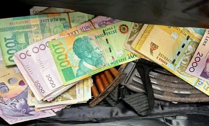 Pamje nga arrestimi/ Hyri në bankë i armatosur, shkoi te arka dhe mori 20 milionë lekë