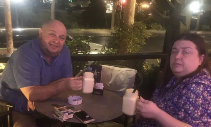 Pamje shqetësuese/ Dy personazhet e njohur trondisin rrjetin: Sonida gjysmë nudo në krevat, Genardi e filmon dhe publikon videon