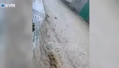 Pamjet e frikshme nga Durrësi/ Rrëshqitje dherash në Currila, bllokohet rruga