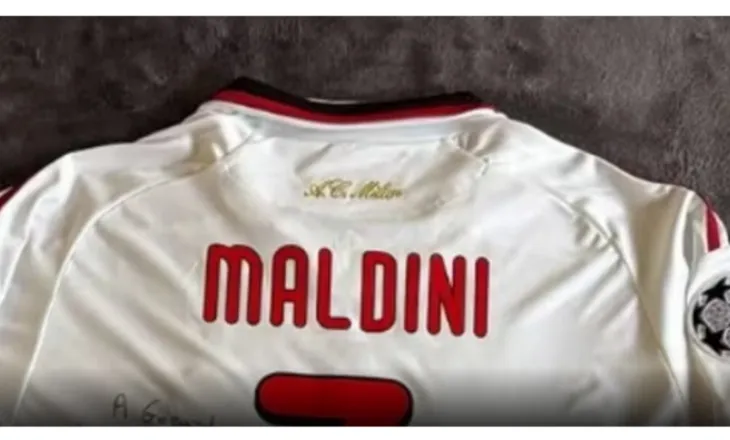 Paolo Maldini i dhuron fanelën e tij Gerard Martin, zbulohet arsyeja