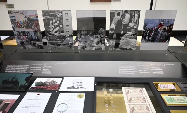 “Paraja rrëfen” në Kosovë, ekspozitë për historinë 100-vjeçare të lekut, monedhës sonë shtetërore