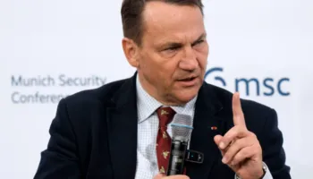 Paralajmërimi i ministrit polak: Të përgatitemi për luftë, mund të shohim atë që kanë parë gjyshërit tanë