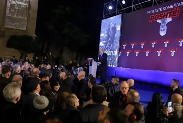 “Paralajmëroi se nuk do përfillë vendimin e Gjykatës Kushtetuese”, Berisha: Rama i ka shpallur luftë drejtësisë!