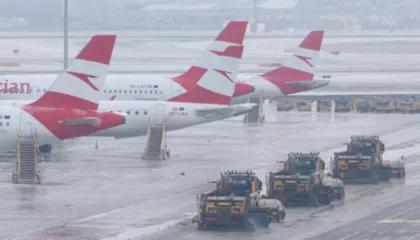 Paralizohet aeroporti i Vjenës, anulohen fluturimet nga reshjet e dendura të borës