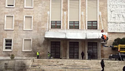 Partia Demokratike bëhet gati për tubimin, ‘blindohet’ godina e Kryeministrisë